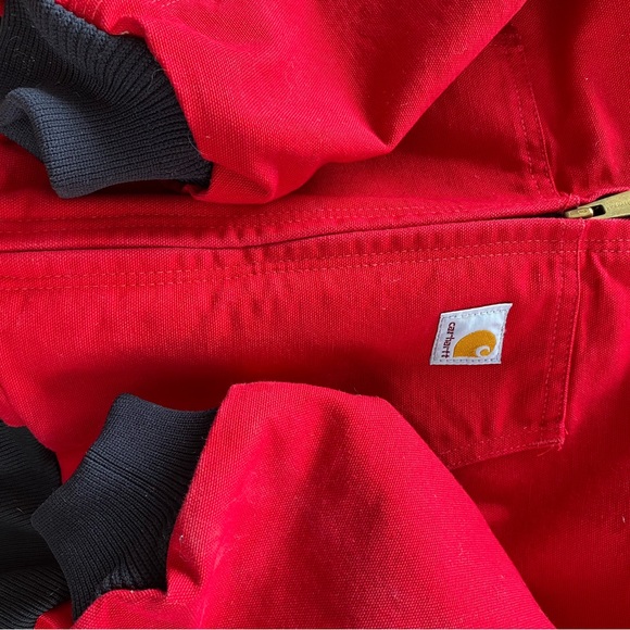 Red Carhartt coat - Picture 3 of 7